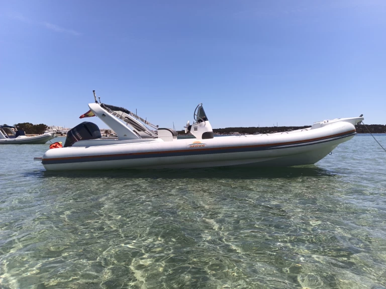 Sunshine 745 jednotlivci a charterové společnosti v Marina Formentera