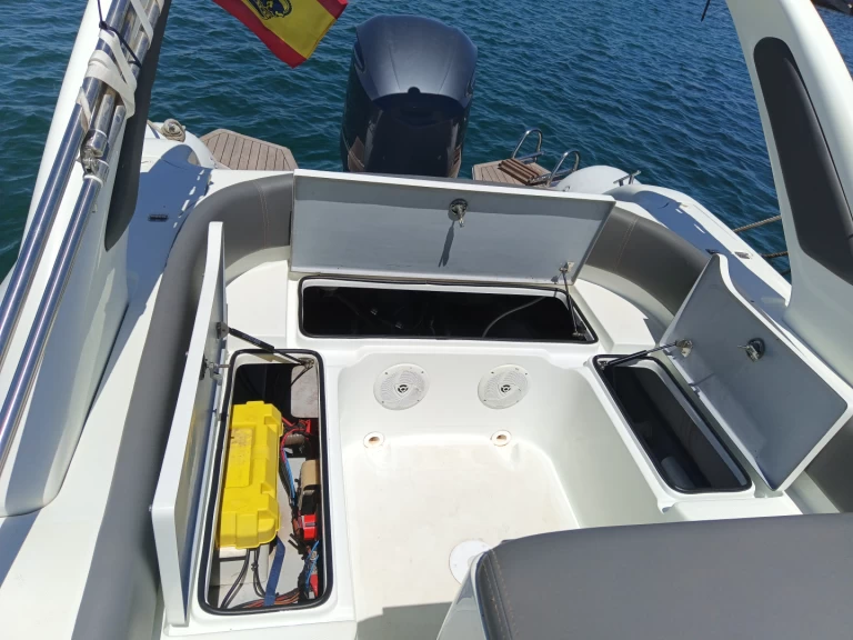 Pronajmout si Sunshine 745 v Marina Formentera