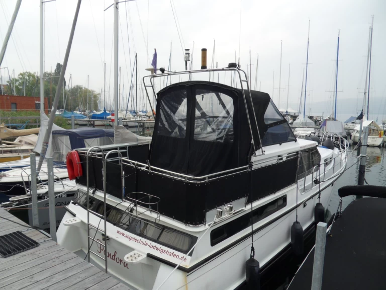 G.Van der Valk Valkkruiser 1200 jednotlivci a charterové společnosti v Bodman-Ludwigshafen