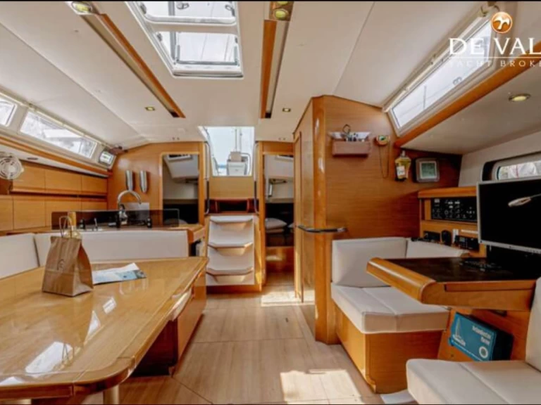 Pronajmout si Jeanneau Sun Odyssey 439 v Ponza