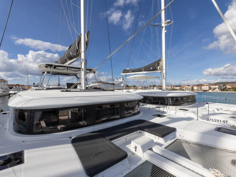 Pronájem Katamarán Lagoon s licencí