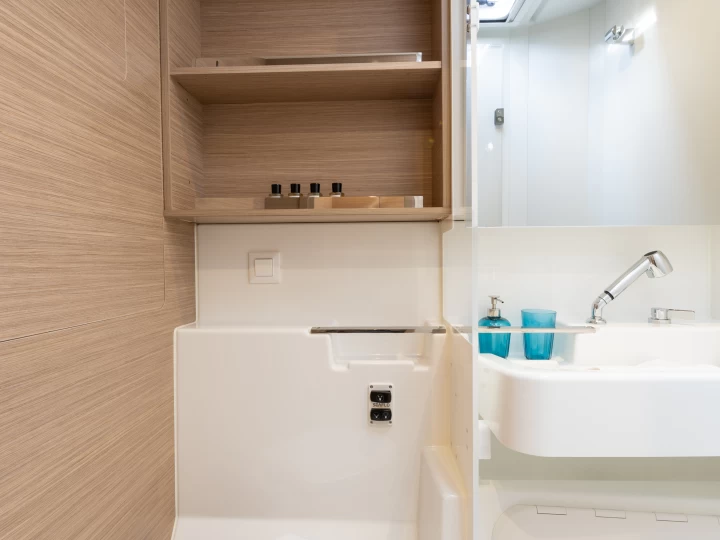 Pronajmout Katamarán se skipperem či ne Lagoon v Split