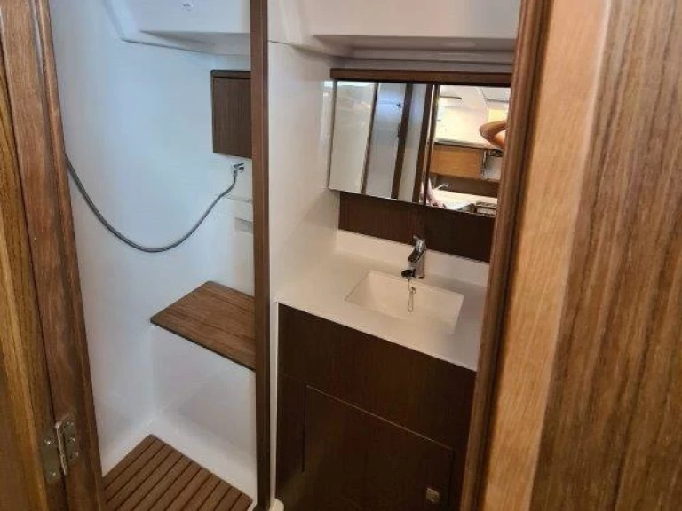 Pronajmout si Bavaria Bavaria C45 v Primošten 