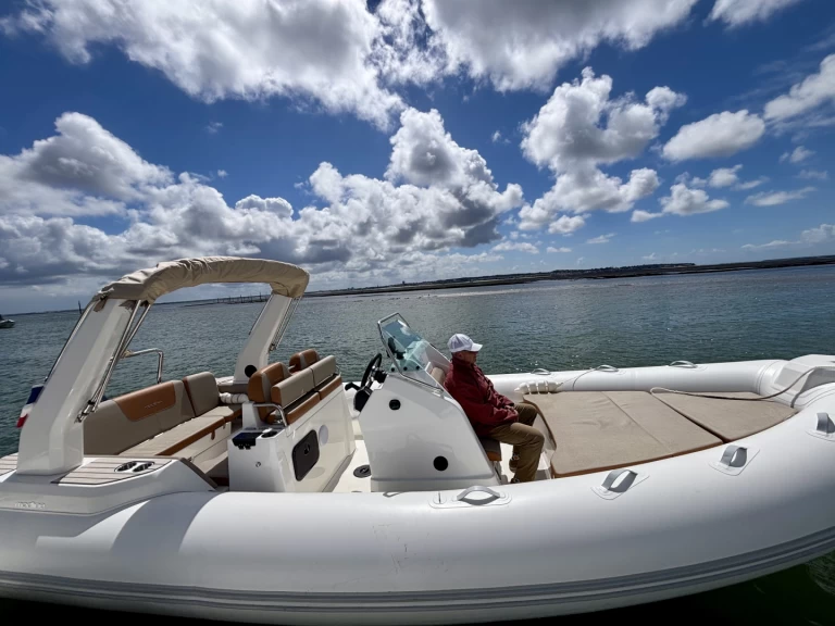 Pronajmout si Zodiac Medline 7.5 v Arcachon