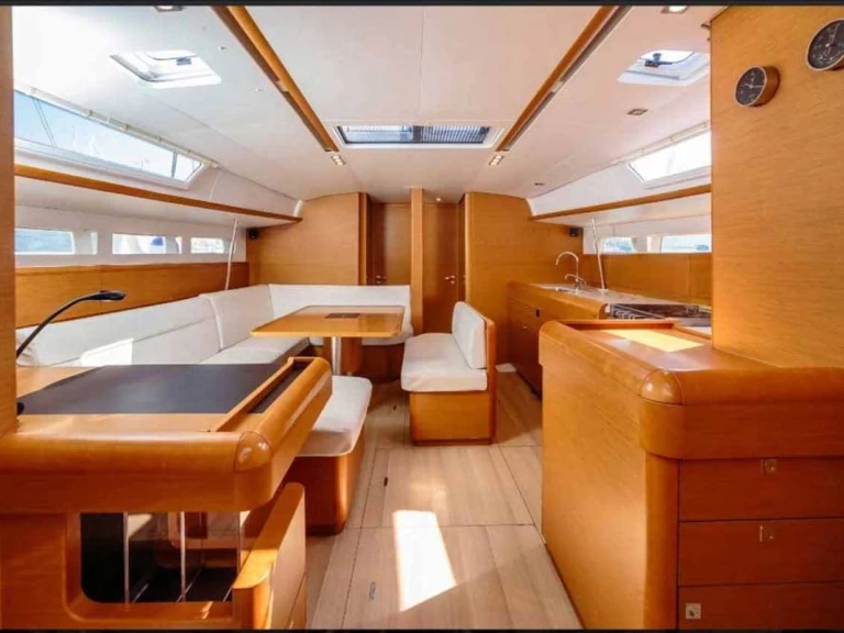 Pronajmout Plachetnice se skipperem či ne Jeanneau v Tropea