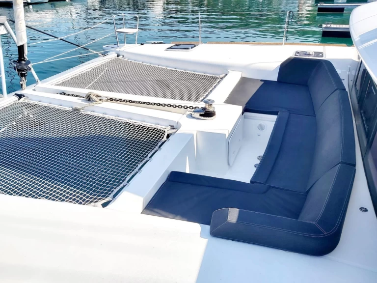 Lagoon Lagoon 450 F jednotlivci a charterové společnosti v Primošten 