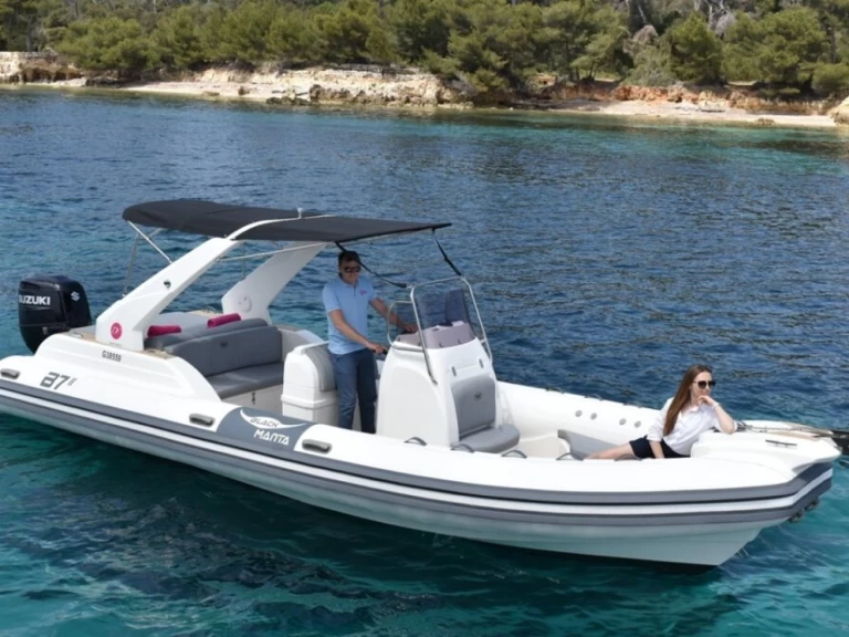 Pronajmout si Black Manta B7 v Juan-les-Pins