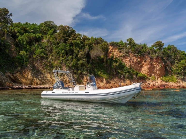 Pronájem Polotuhá loď Capelli s licencí