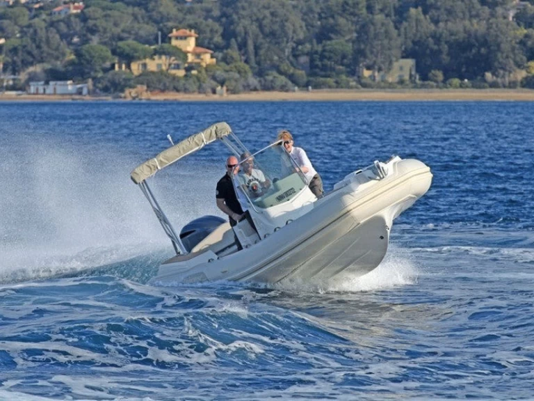 Pronajmout si Capelli Tempest 700 v Galéria