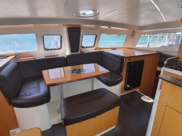 Pronajmout si Fountaine Pajot Mahe 36 v Propriano