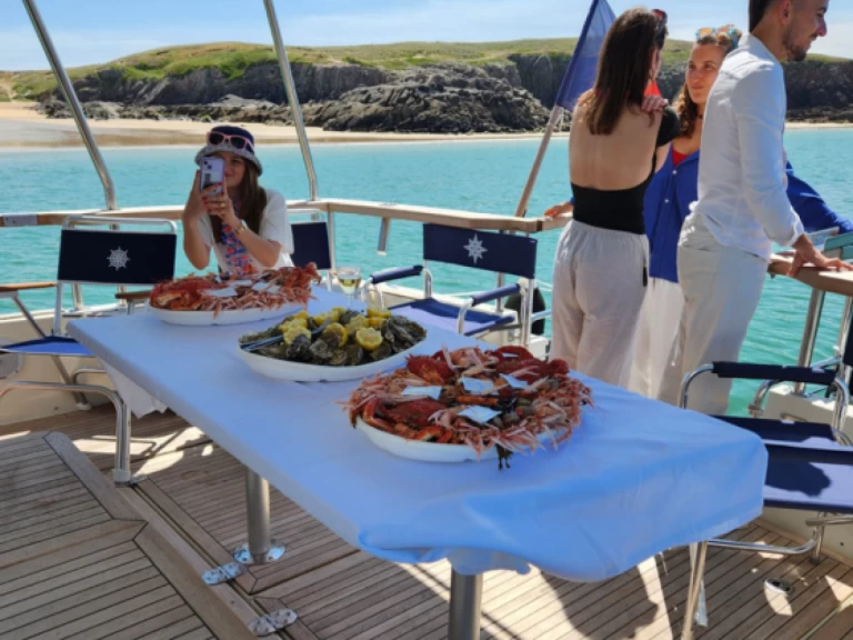 Pronajmout Motorová loď se skipperem či ne Targa v Vannes