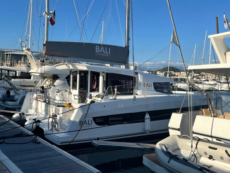 Pronájem lodi Bali Bali Catsmart v Le Marin na Samboatu