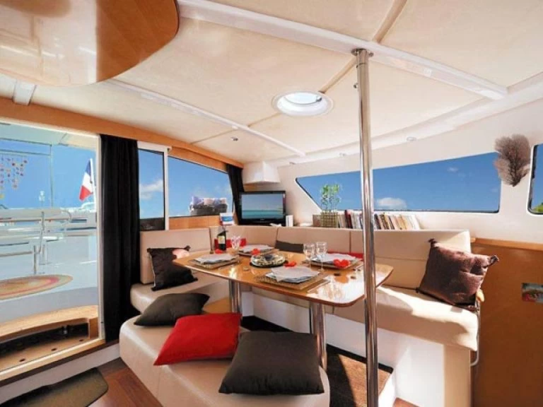 Pronajmout si Fountaine Pajot Eleuthera 60 v Hyeres