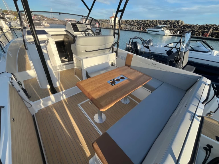 Pronajmout Motorová loď se skipperem či ne Bénéteau v Port Bourgenay