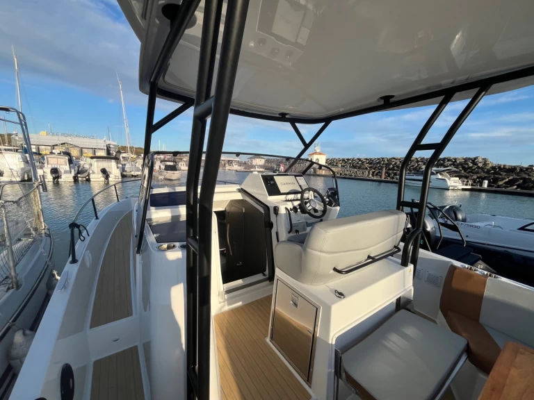 Pronájem Motorová loď Bénéteau s licencí