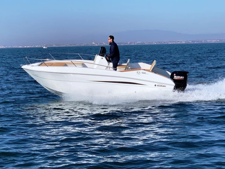 Pronájem lodi Valencie lákavé ceny Ax-600 Open