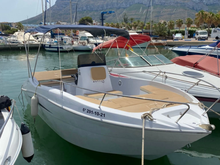 Astilux Ax-600 Open jednotlivci a charterové společnosti v Valencie