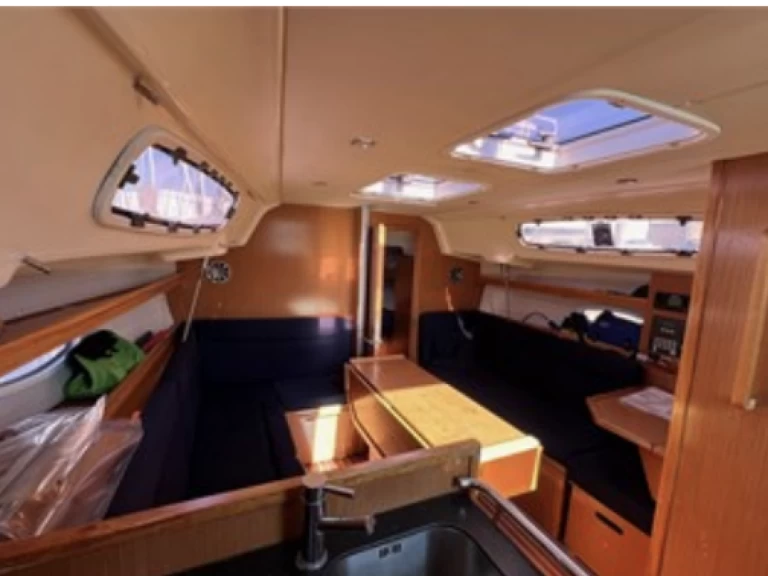 Pronajmout si Bavaria Bavaria 35 Cruiser v Lemmer