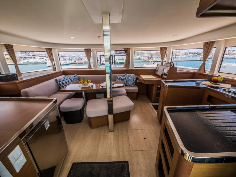 Pronajmout si Lagoon Lagoon 42 v Le Marin