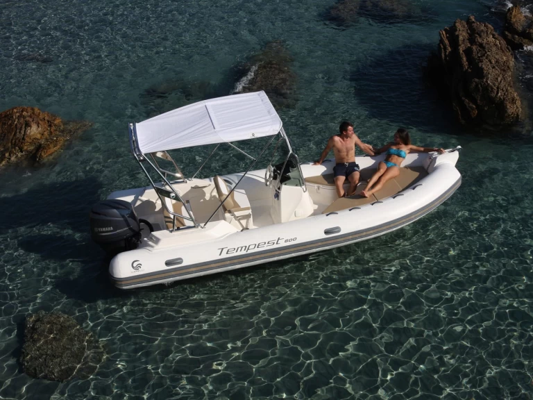 Pronajmout Polotuhá loď se skipperem či ne Capelli v Port de Fort-de-France