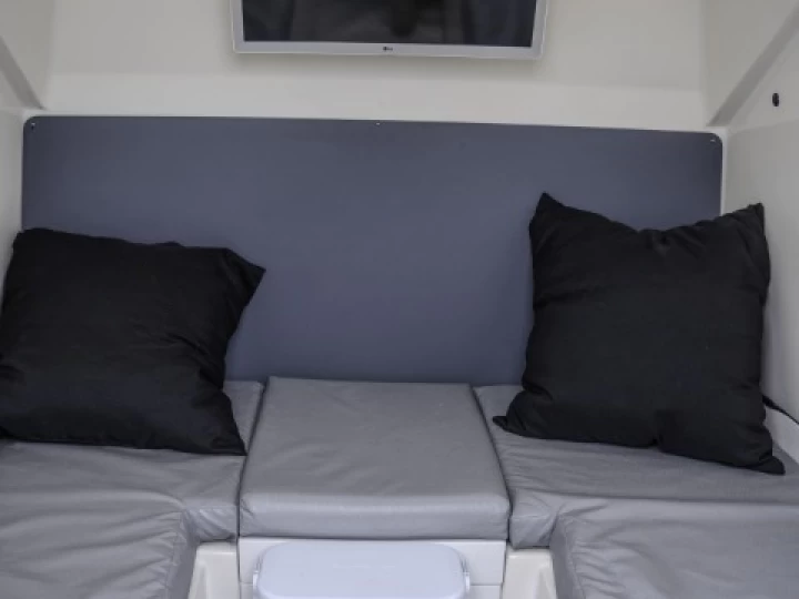 Pronájem Polotuhá loď Nuova Jolly s licencí