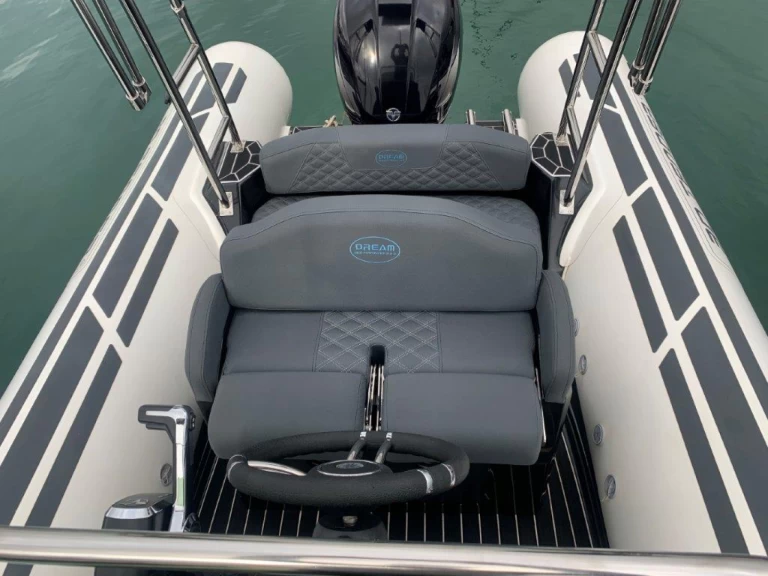 Pronájem Polotuhá loď v Cogolin -3D Tender 3D TENDER 600