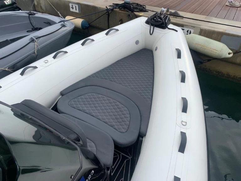 Pronajmout Polotuhá loď se skipperem či ne 3D Tender v Cogolin