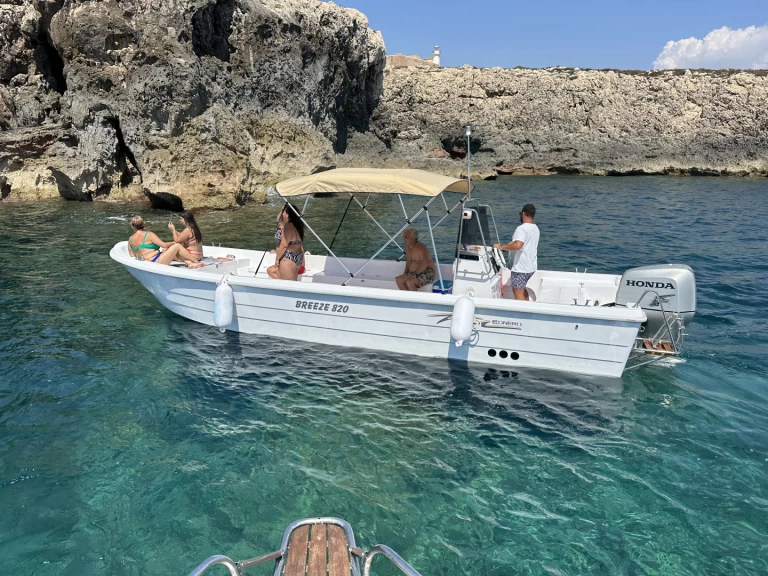 Pronajmout si Conero Breeze 820 v Marzamemi