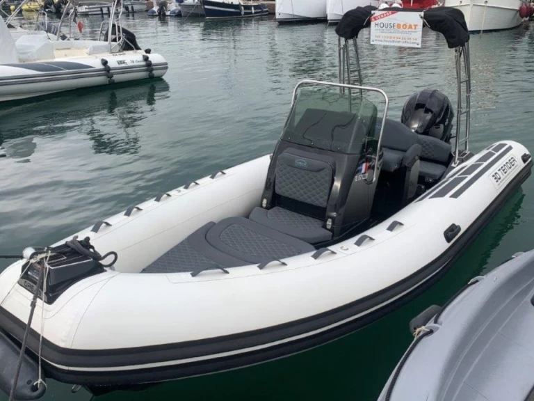 3D Tender 3D TENDER 600 jednotlivci a charterové společnosti v Cogolin