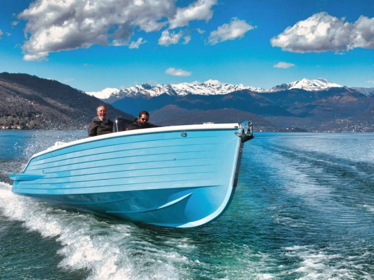 Motorová loď k pronájmu v Giardini-Naxos za nejlepší cenu