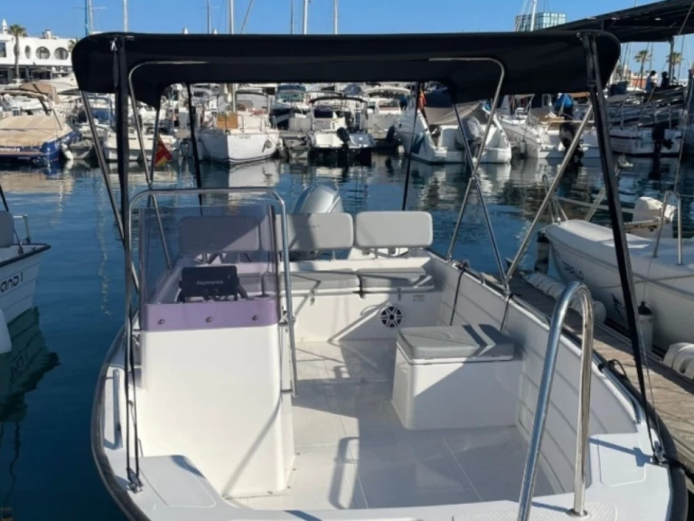 Grand Boats 2 jednotlivci a charterové společnosti v Alicante