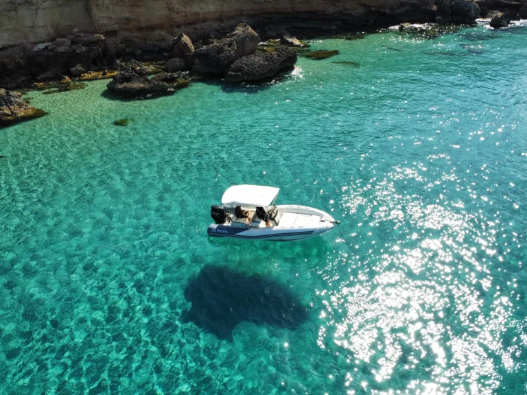 Pronajmout si Zodiac N-ZO 600 v Santa Eularia des Riu