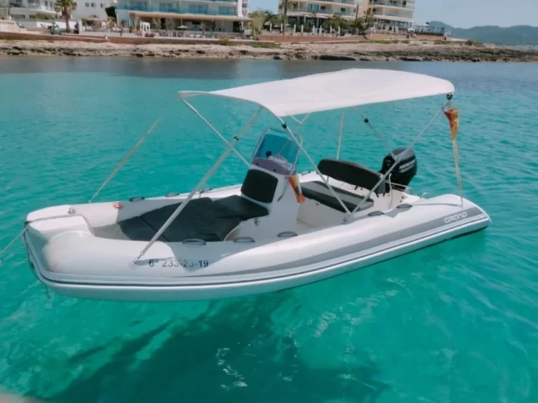 Pronájem lodi Grand Boats Golden Line G340EF v Sant Antoni de Portmany na Samboatu