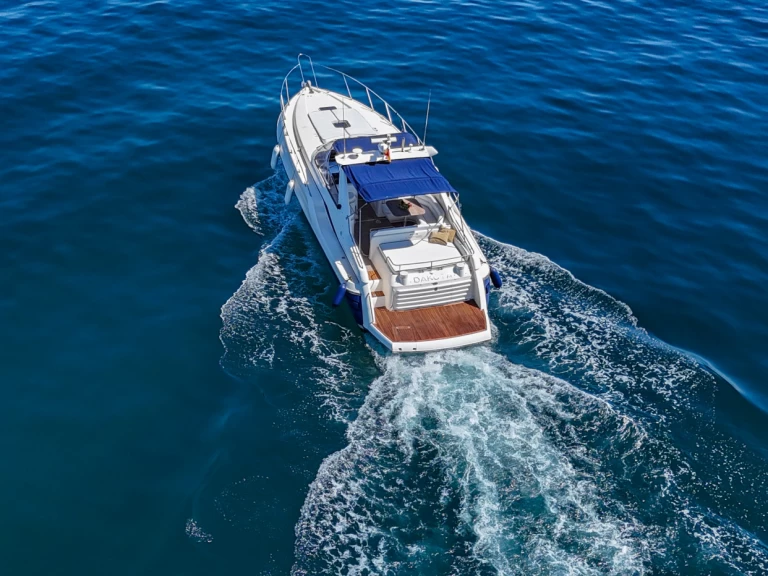 Pronájem Motorová loď Sunseeker s licencí