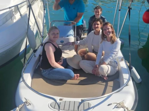 Pronájem lodi Astec 450  v Es Canutells na Samboatu