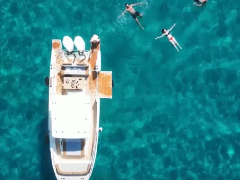 Pronájem lodi Cannes lákavé ceny Flyer 9