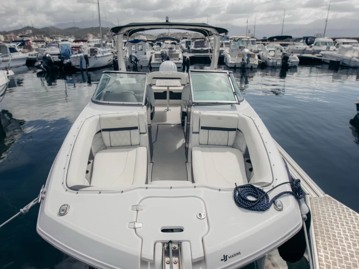 Pronájem Motorová loď Régal s licencí