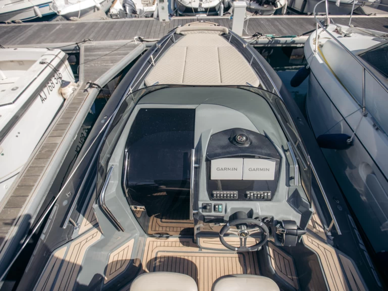 Motorová loď k pronájmu v Porticcio za nejlepší cenu