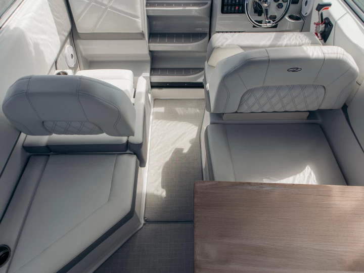 Pronájem lodi Régal REGAL 26 v Coti-Chiavari na Samboatu