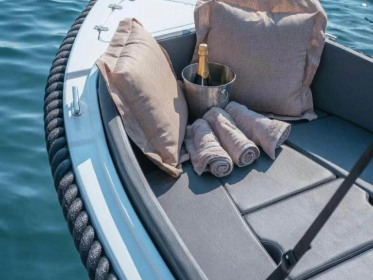 Pronájem lodi Silver Silver yacht v Sant Antoni de Portmany na Samboatu