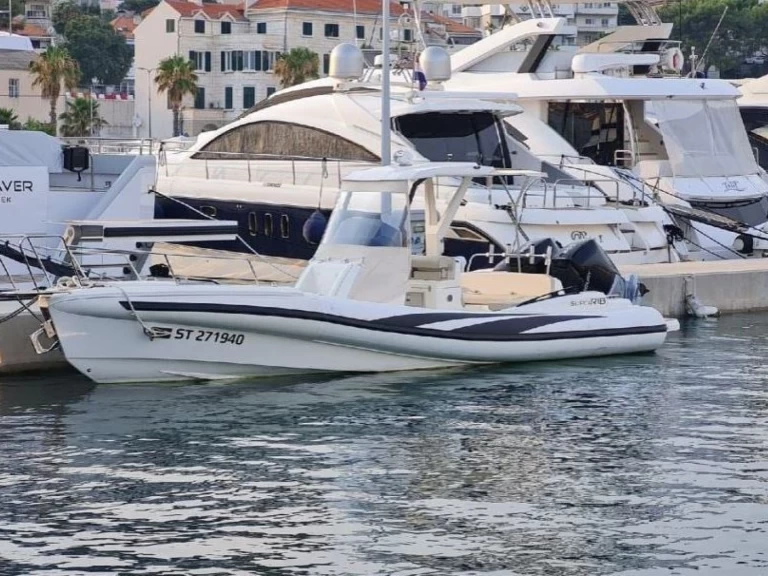 Pronájem Polotuhá loď SuperRib s licencí