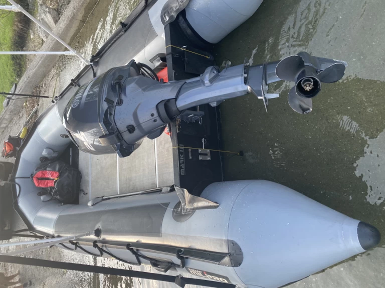 Pronájem Polotuhá loď Zodiac s licencí