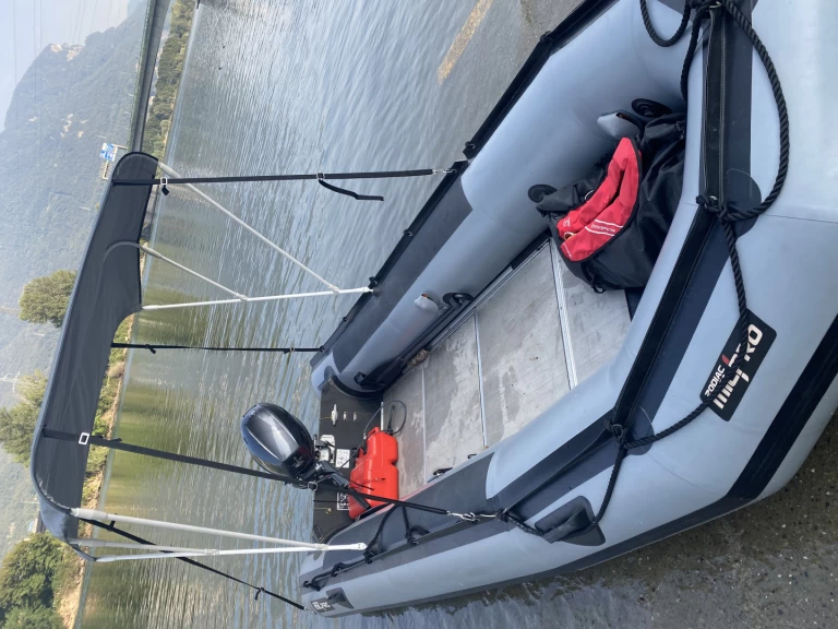 Polotuhá loď k pronájmu v Valmadrera za nejlepší cenu