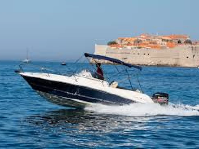 Pronajmout si Jeanneau Cap Camarat 7.15 WA v Empuriabrava