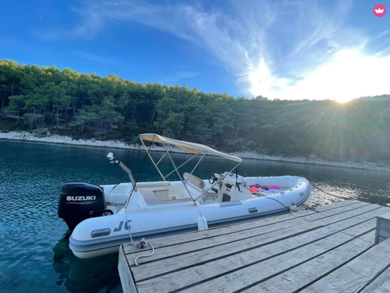 Pronájem Polotuhá loď Joker Boat s licencí