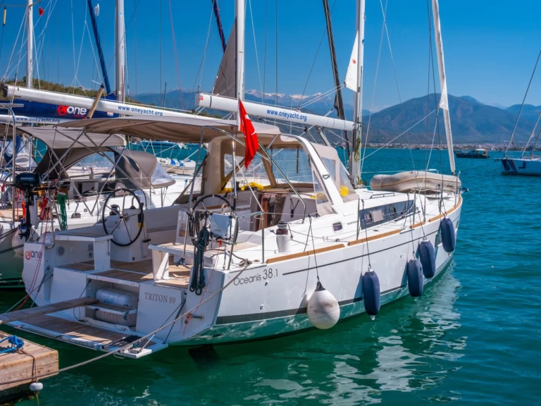 Pronajmout si Bénéteau Oceanis 38.1 v Fethiye