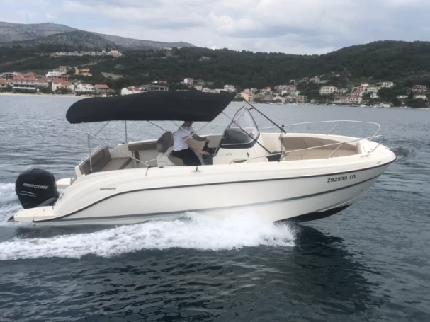 Pronájem lodi Trogir lákavé ceny Activ 805 Open
