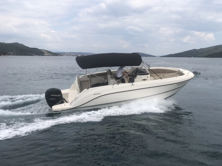 Pronájem lodi Quicksilver Activ 805 Open v Trogir na Samboatu