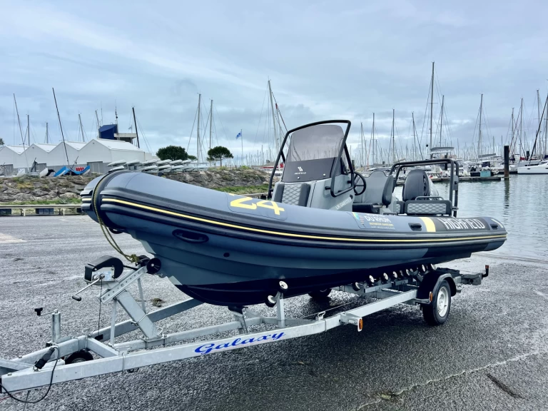 Pronájem lodi Highfield Patrol 660 v La Rochelle na Samboatu