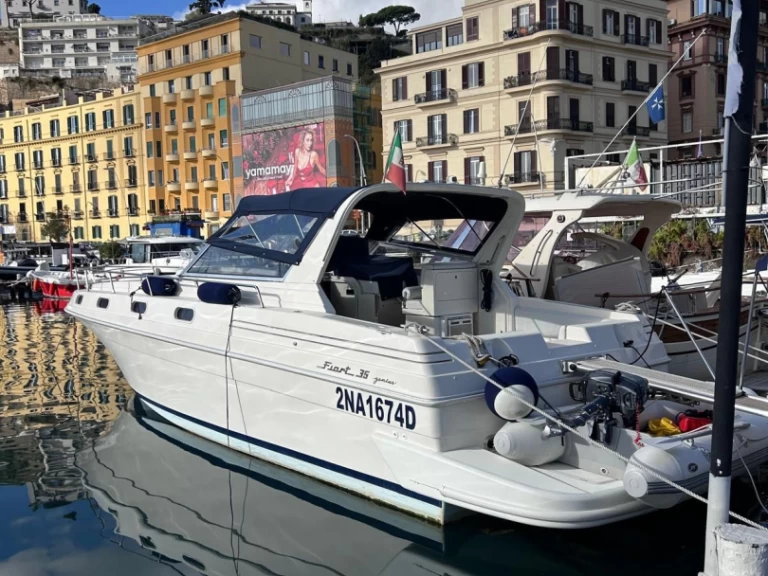 Fiart Fiart 35 Genius jednotlivci a charterové společnosti v Bacoli